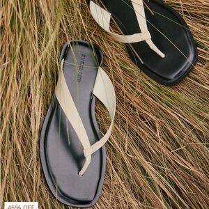 Everlane - The Leather Flip Flop